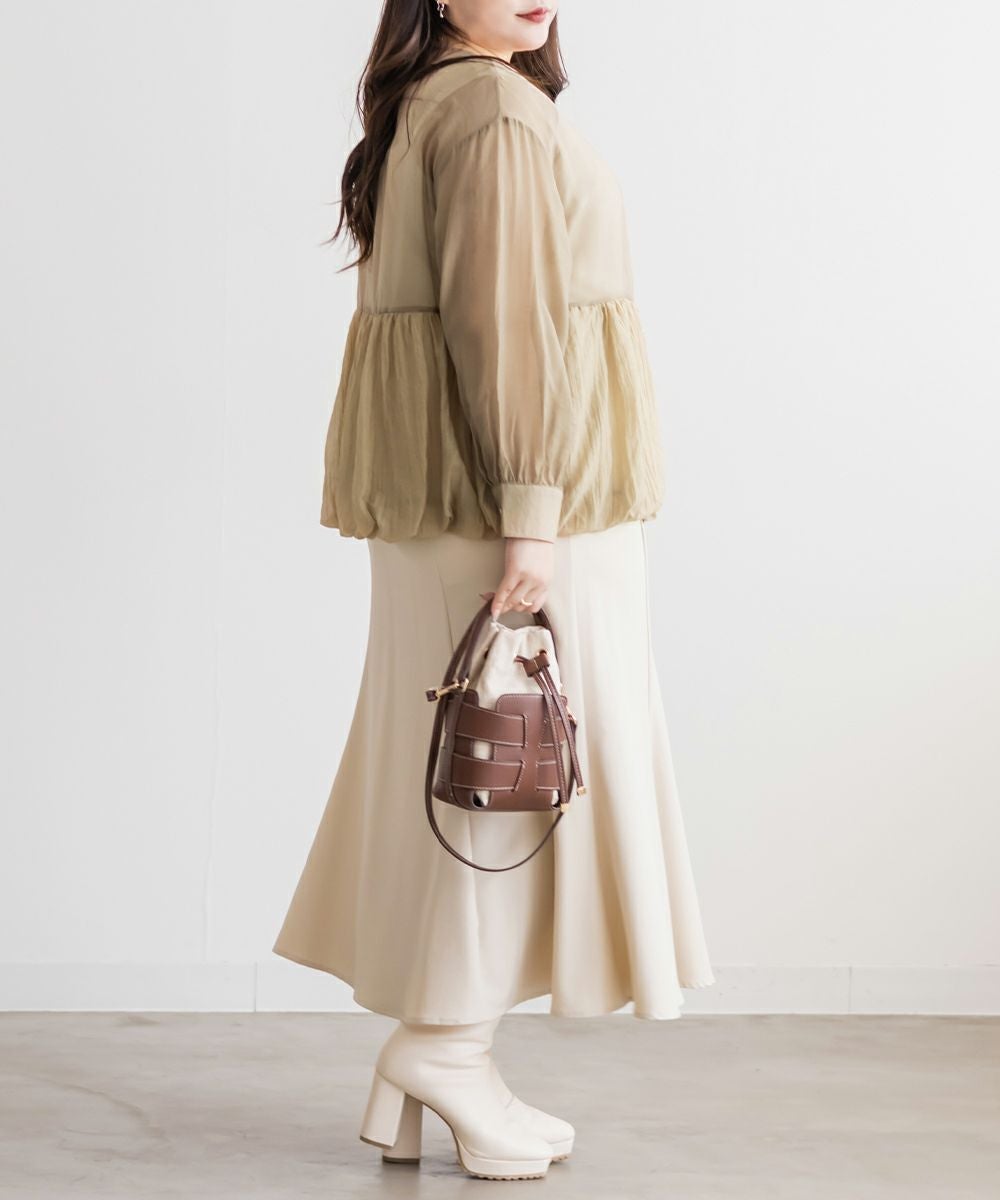 【美品】組曲　ペプラム　ジップブルゾン　シアー白　大きいサイズ Chez toi（シェトワ） ブルゾン アウター 「かわいく体型カバー